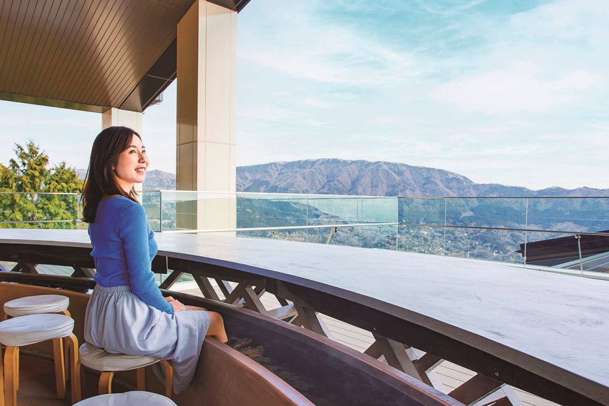 強羅温泉の源泉から引く足湯でリラックスタイム