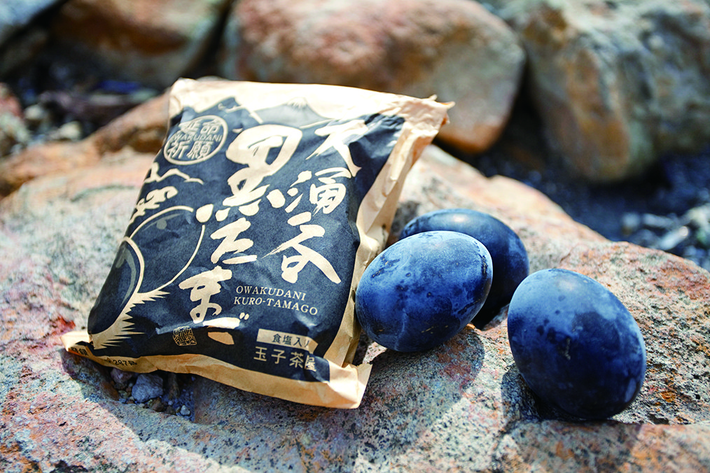 黒たまご5個入り500円。1個食べると寿命が7年延びるといわれている