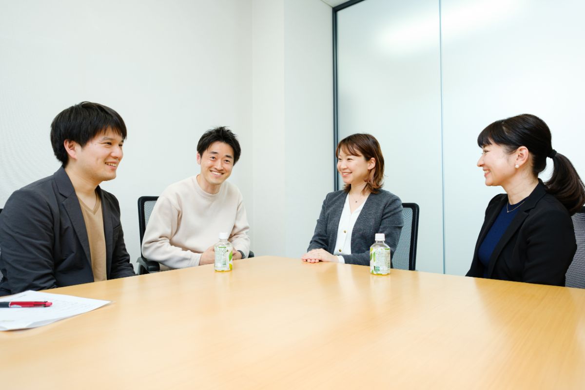 第1回の座談会にも参加してくれたセゾン投信の山根尚之さん（写真左）が合流！