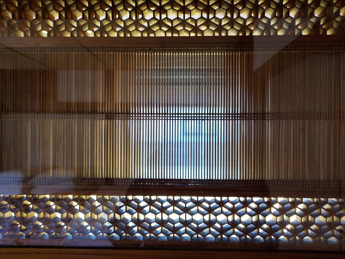 繊細な細工に思わず息をのんでしまいます