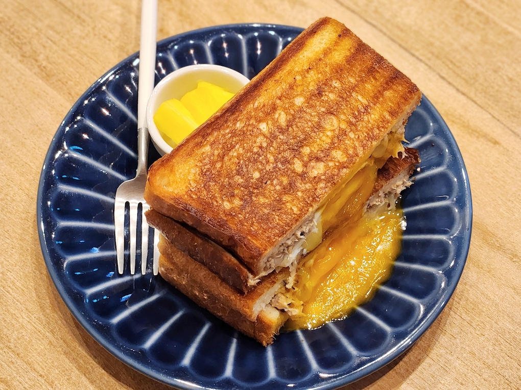 「ツナたまチーズ」1100円。※提供時間10時〜