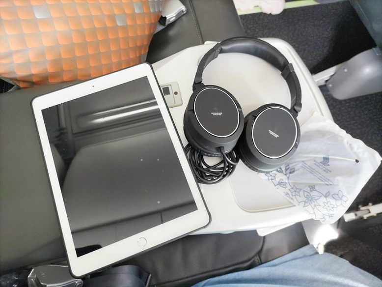 タブレットとヘッドホン