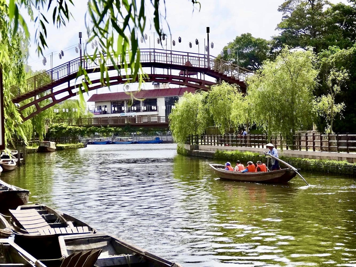 櫓（ろ）を漕ぐ音をBGMに、むかし話を聞くこともできます