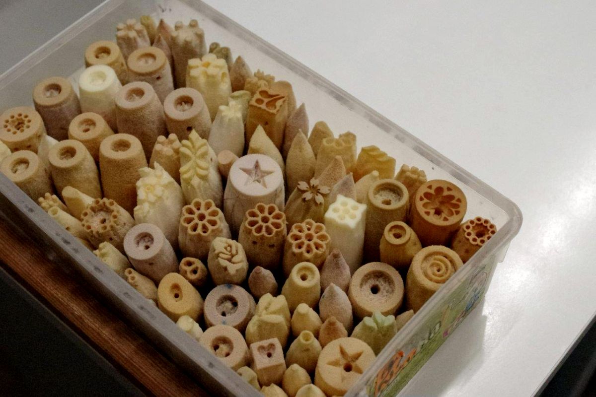 絵付けに使う道具のうち、スポンジでできたスタンプ