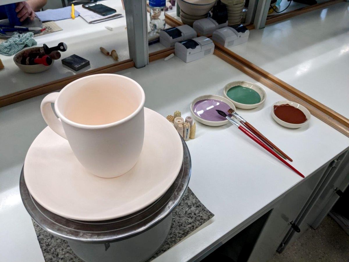 絵付けの技術と同じくらい大事なのが染料