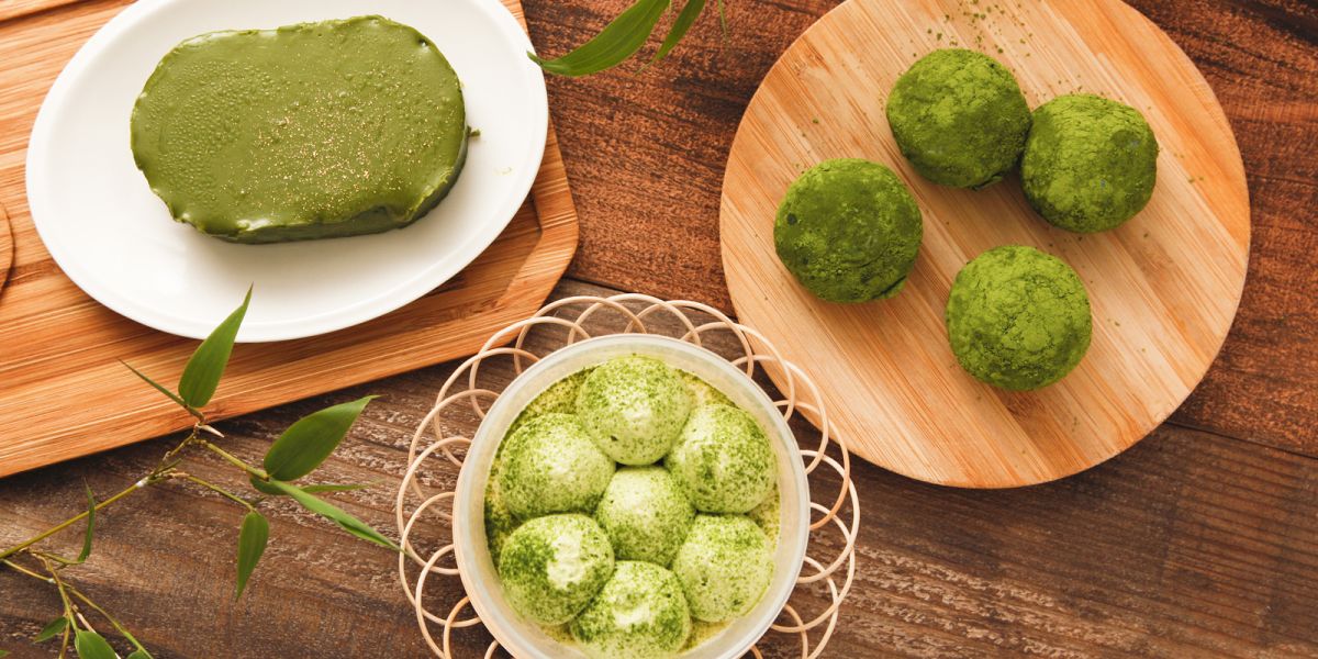 【ファミマ 新作スイーツ・実食レポ】「宇治抹茶づくし」おすすめスイーツ3選！宇治抹茶の老舗「上林春松本店」監修・こだわりの本格宇治抹茶を使ったテリーヌショコラ、ティラミス、生チョコ餅をご紹介