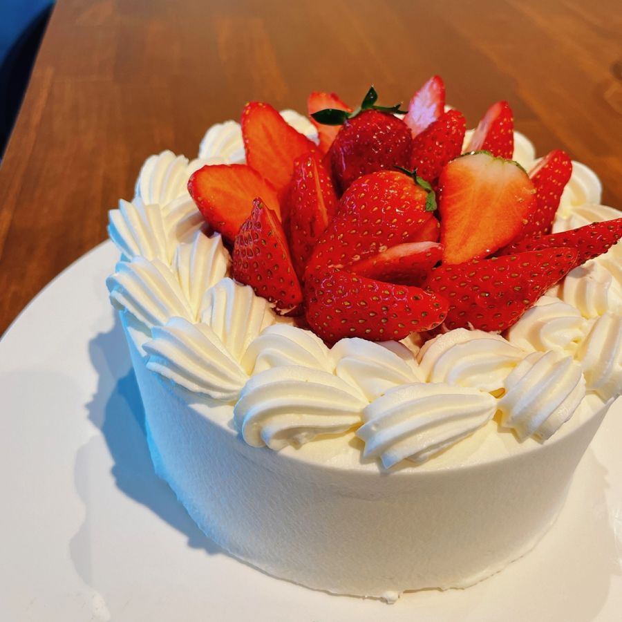 「デコレーションケーキ」4号（12cm）サイズ、ショートケーキタイプで2900円～