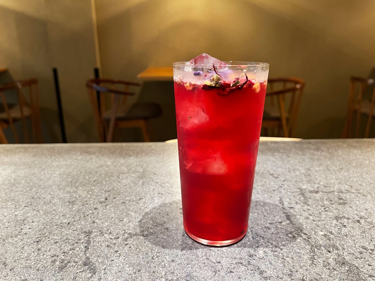 「花と桃のハーブティー」680円