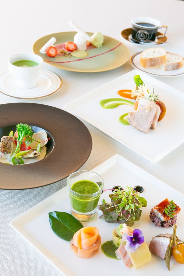 優雅な時間を過ごせる「ガーデンレストラン東山」ランチ2750円～、ディナー7150円～（いずれも要予約）※写真はイメージ