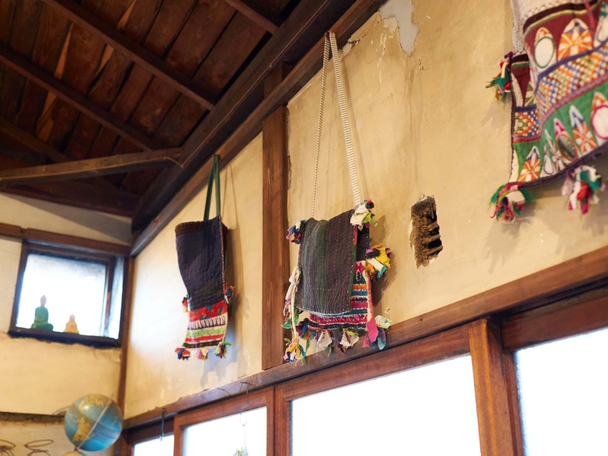 「インド製 ふさふさカバン」1万2000円～など