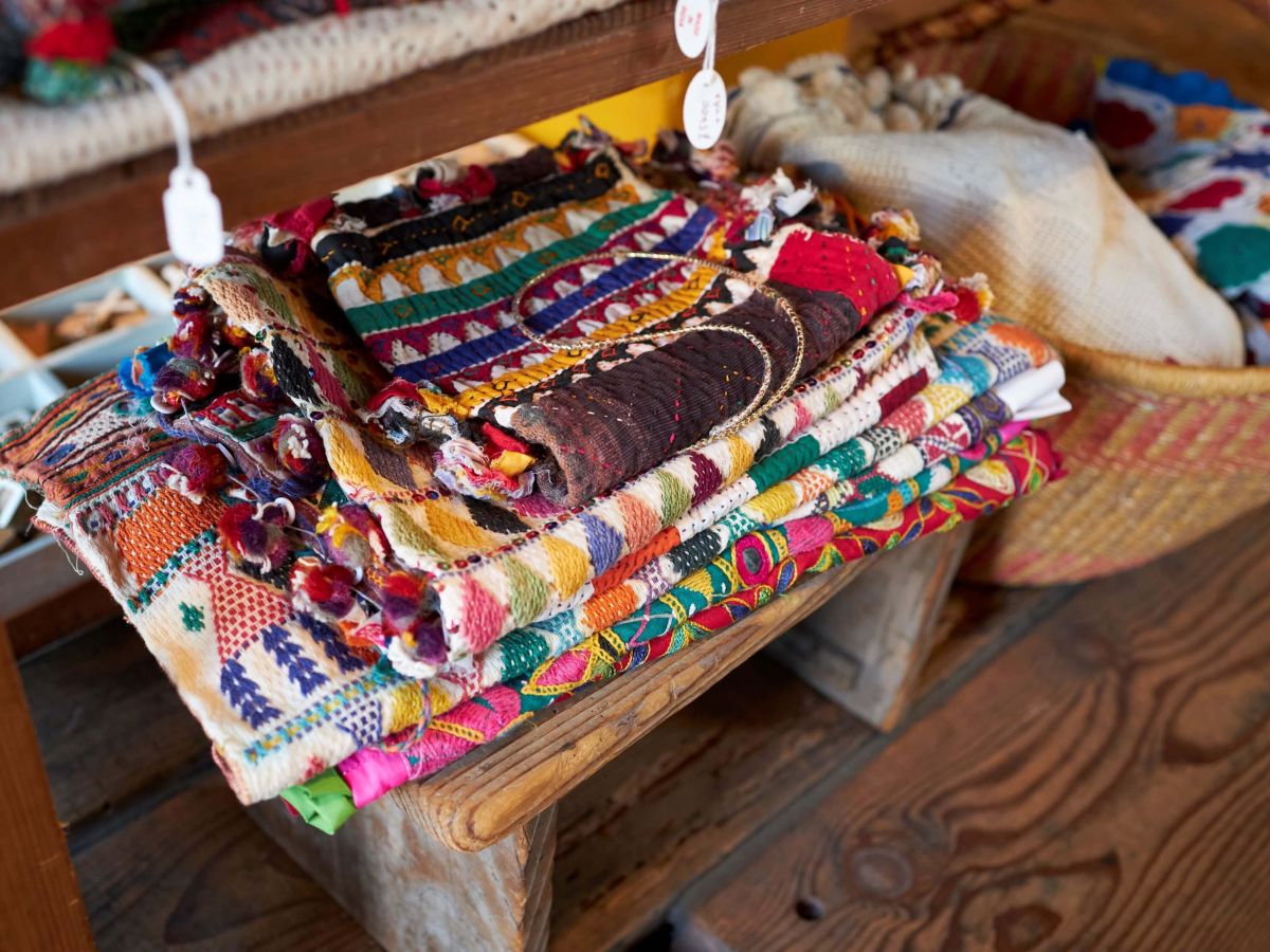 インド生地を使った「布製品」6000円～など