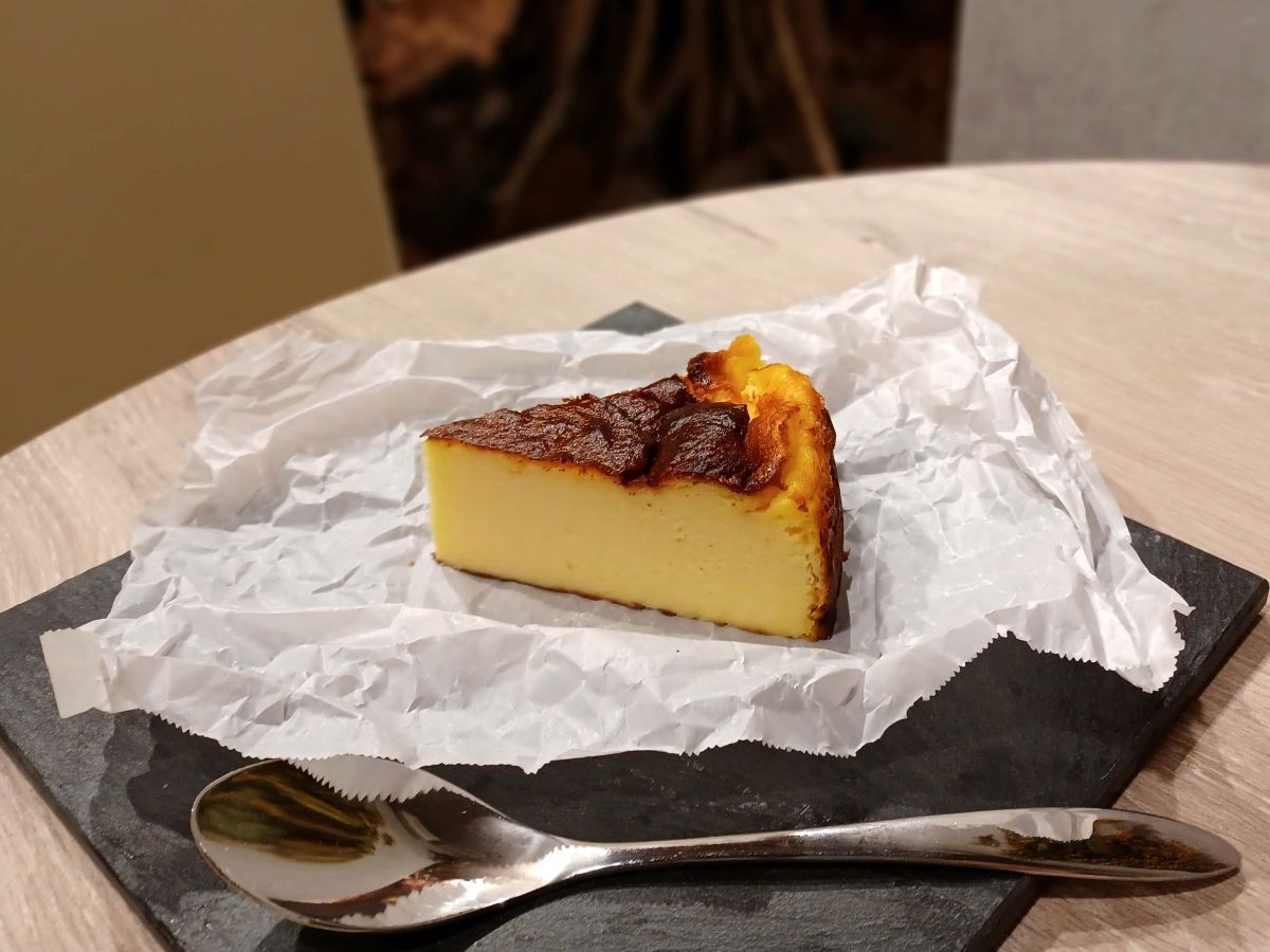 「無限チーズケーキ（1/8カット）」　700円