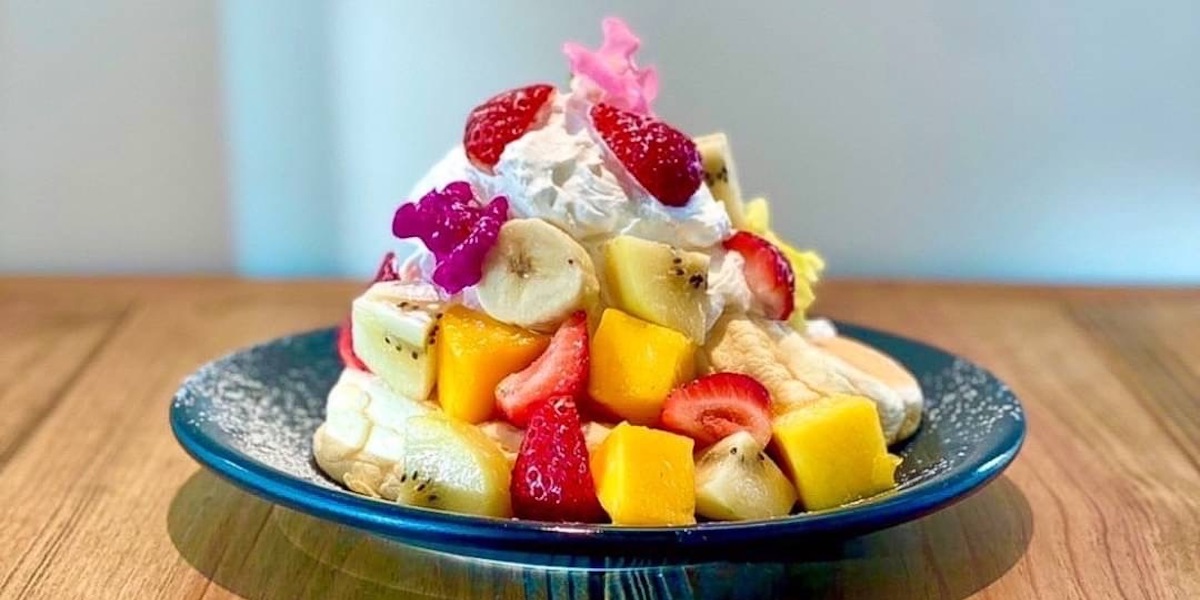 【世界初の食パン】「EMILY TEA&.BREAD 湘南平塚店」で話題の食パンとフルーツたっぷりなパンケーキを満喫！