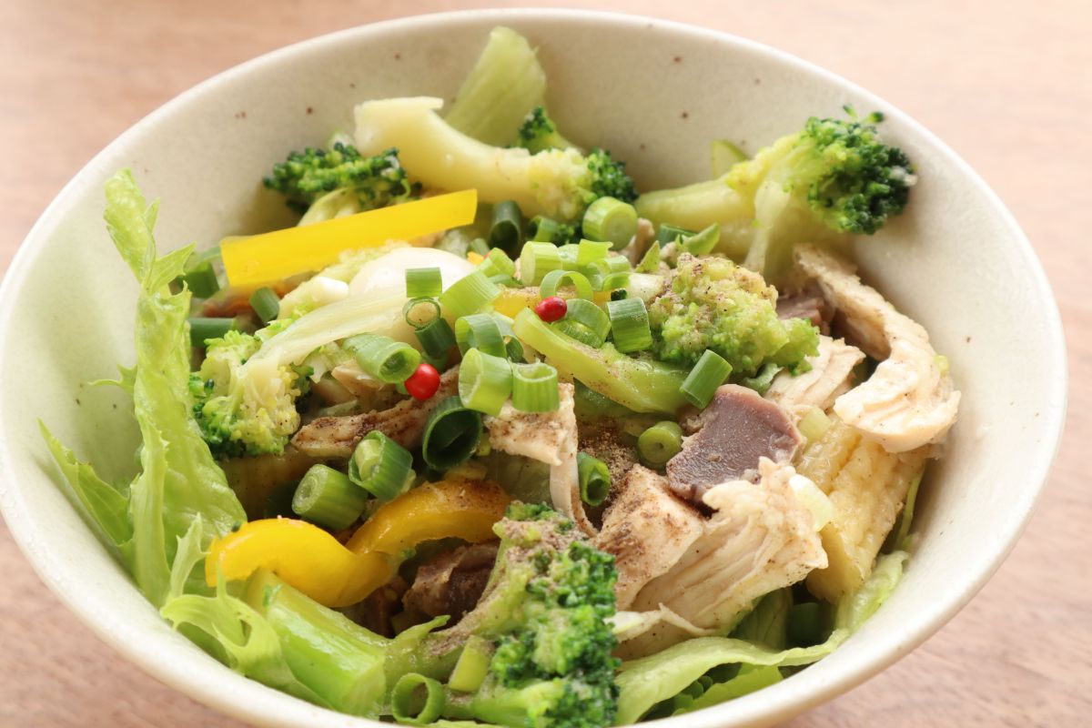 ブラインチキンサラダ763円