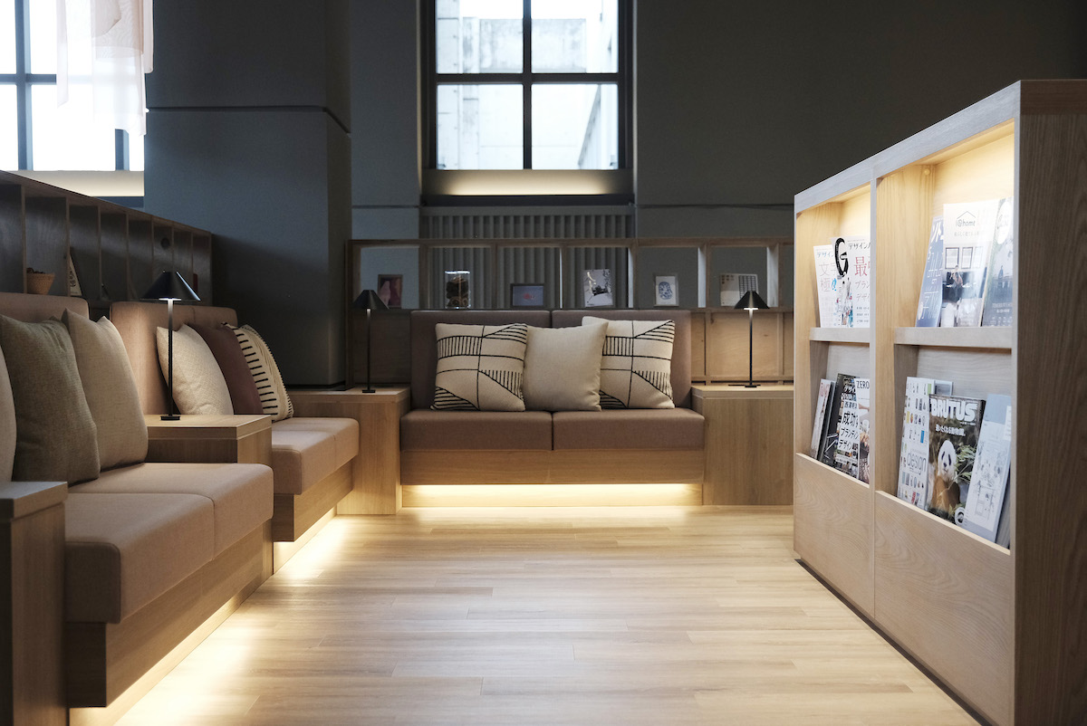 中2階にある読書スペースは落ち着いた雰囲気