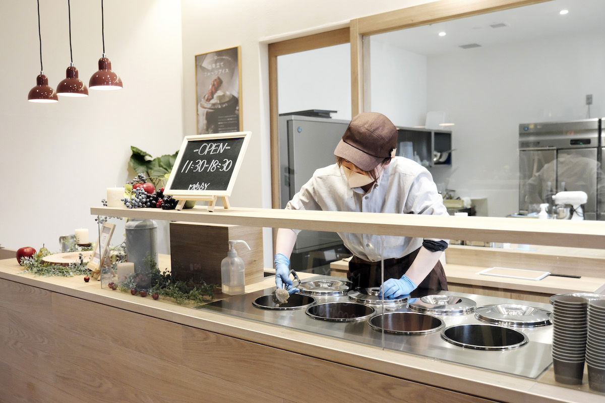 「MOGY」の営業時間は11時30分〜18時30分で13〜14時は休み。水曜は定休なので注意