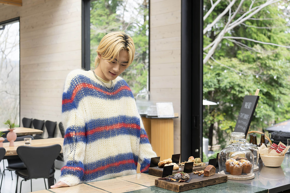 NOAくん何をオーダーするか迷うNOAくん