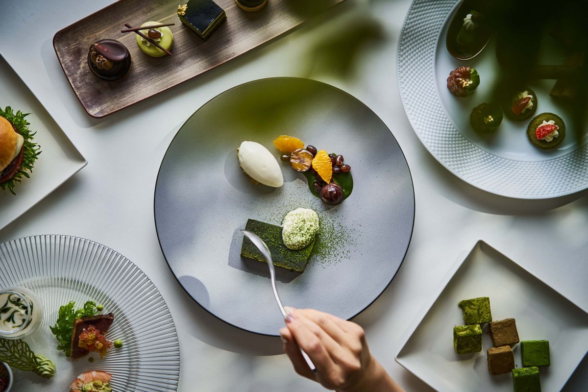 「3種の宇治茶のアフタヌーンティースイーツコース＋ドリンク20種」6500円（別途会計時に13％のサービス料加算）