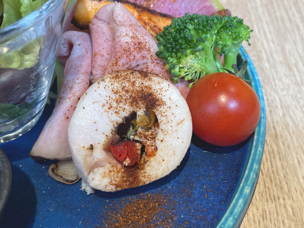 （手前から）「ローストむね肉」、「ローストポーク」