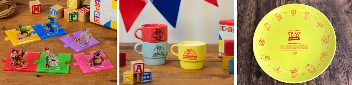 左からアクリルコースター(ランダム6種)、スタッキングマグ(全3種)、オリジナルプレート