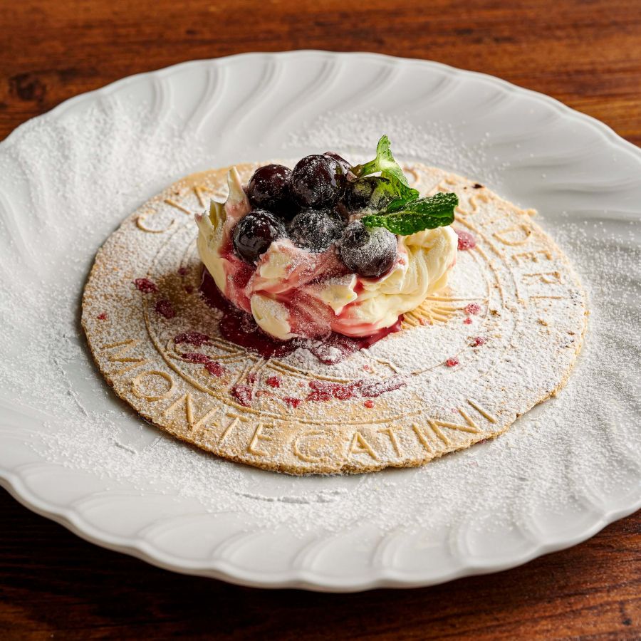 Part2【イートイン】＜トラットリア・ダ・ケンゾー＞×＜ファミリア・デジデリ＞チャルダ〜アマレーナチェリーソースとマスカルポーネ 1,650円※各日30点限り