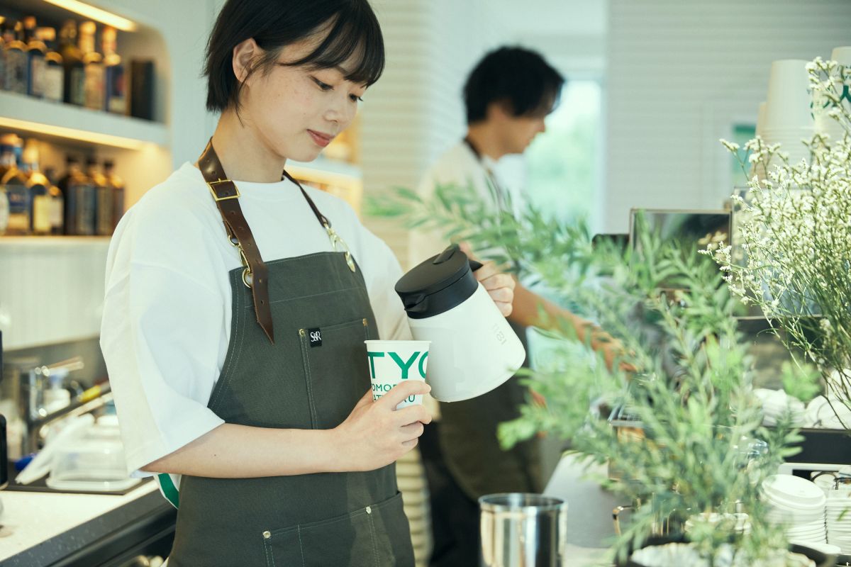 接客するのは全員、役者やモデルなどエンタメ業界で活躍するスタッフたち