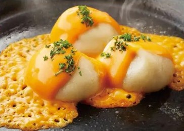 餃子の宮でんでん「チーズのせ爆汁丸餃子」700円