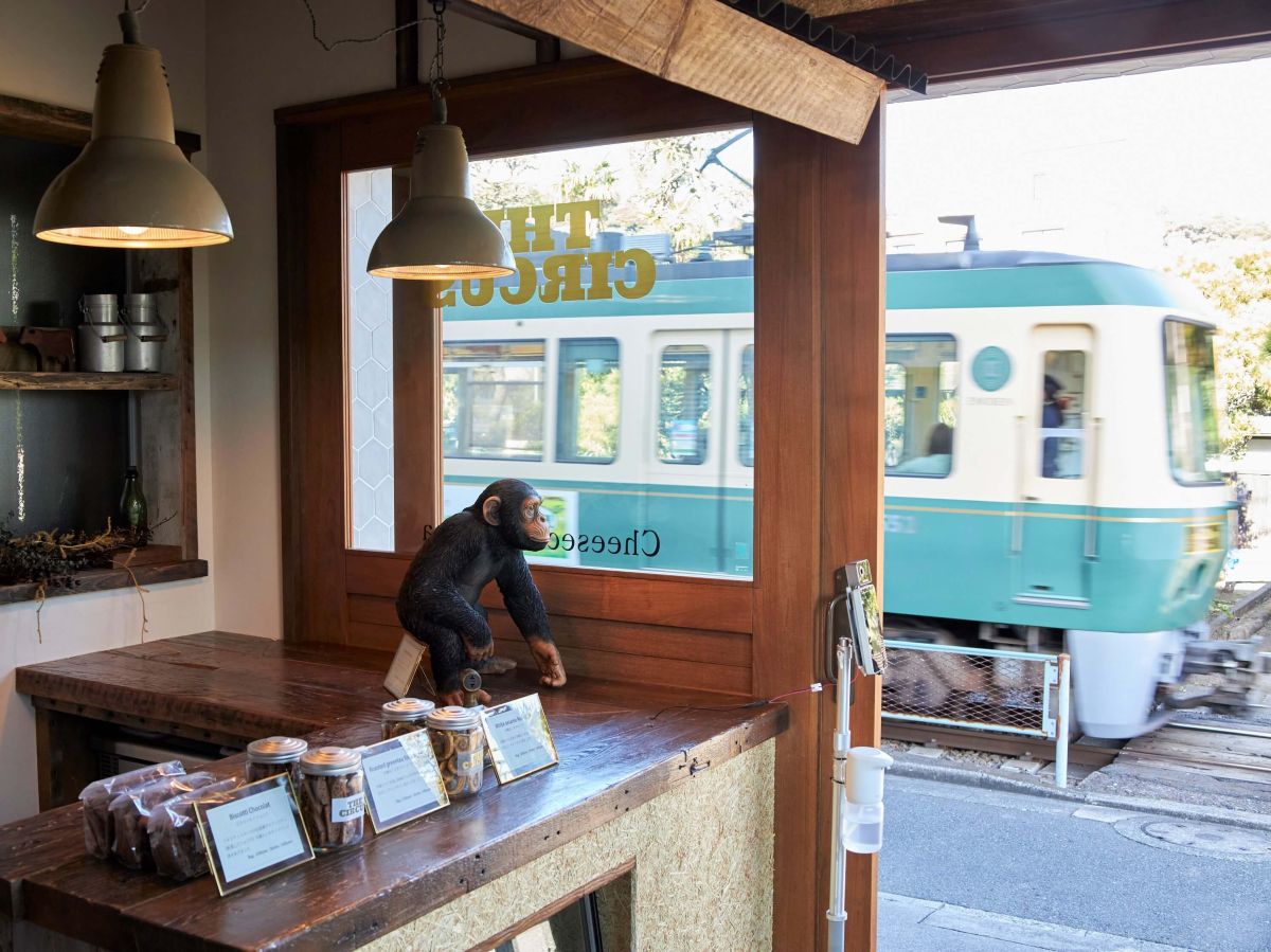 2023年2月のリニューアルでレジカウンターが入口に移動しました