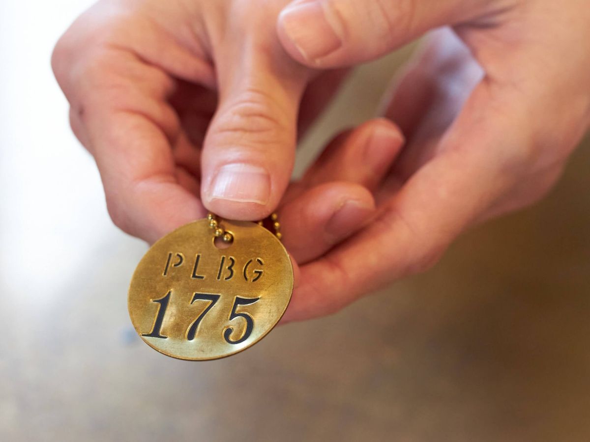 番号札も真ちゅう製！