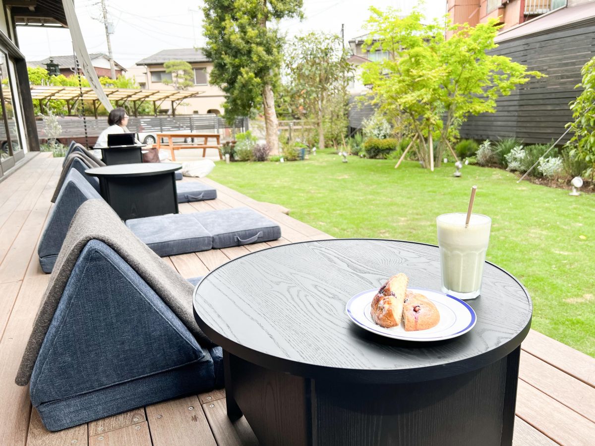 カフェメニューはテラスでのんびり楽しむことも可能