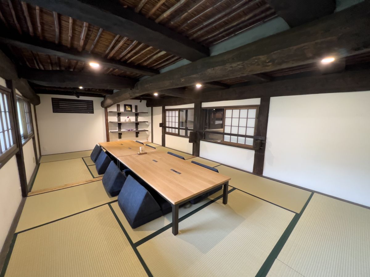 コワーキングスペースは4時間1800円、1日3000円