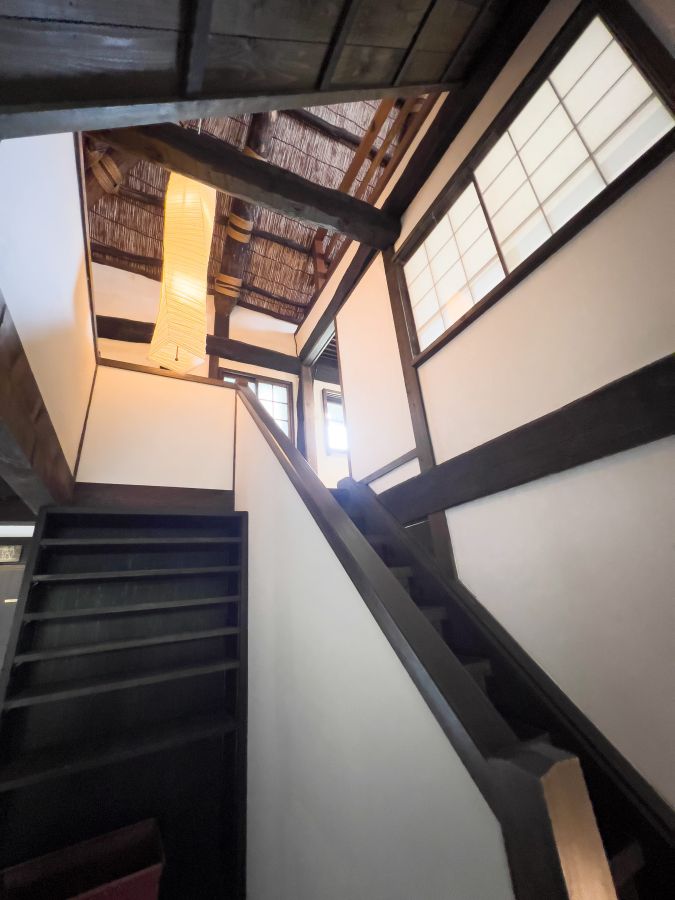 コワーキングスペースとヨガスタジオへは靴を脱いで上がる