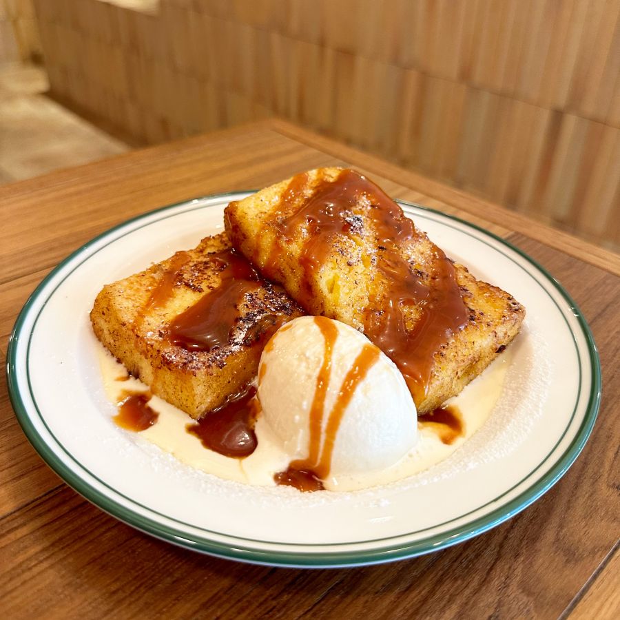 「自家製ブリオッシュのフレンチトースト アイス添え」750円 