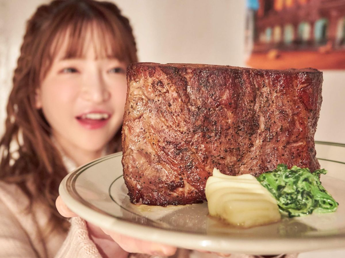 見てみて～！この巨大なお肉の壁すごいでしょ♪