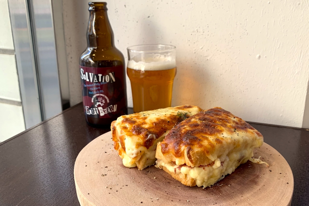 手前から「コンビーフのクロックムッシュ」750円、「Salvation」650円