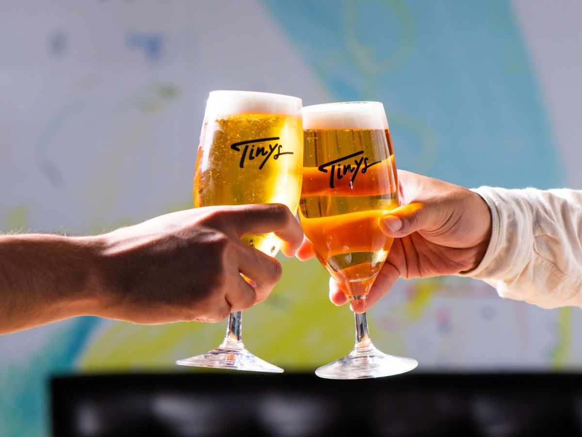 Tinysオリジナルビール「KODAMA」Sサイズ500円、Mサイズ800円