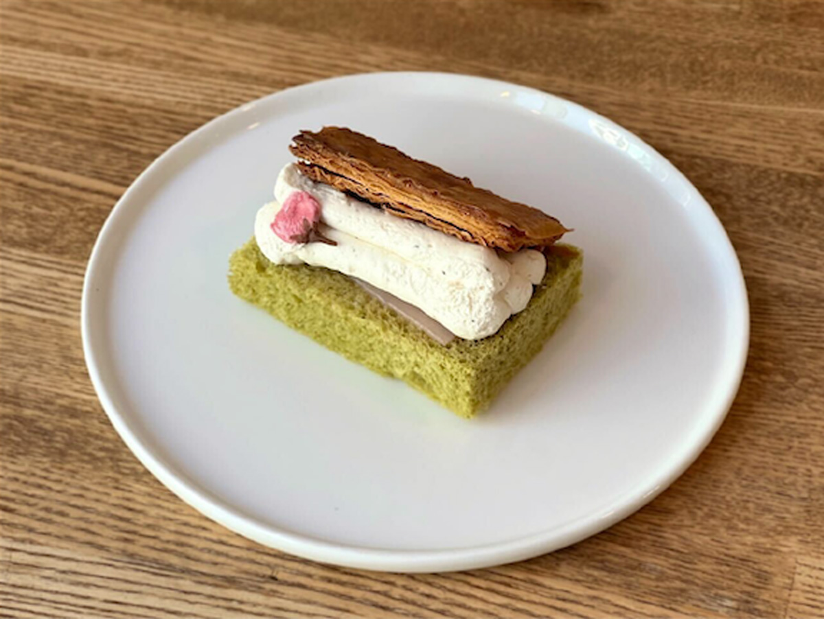 「桜あんクリームと抹茶パンのサンド不イッチ」500円