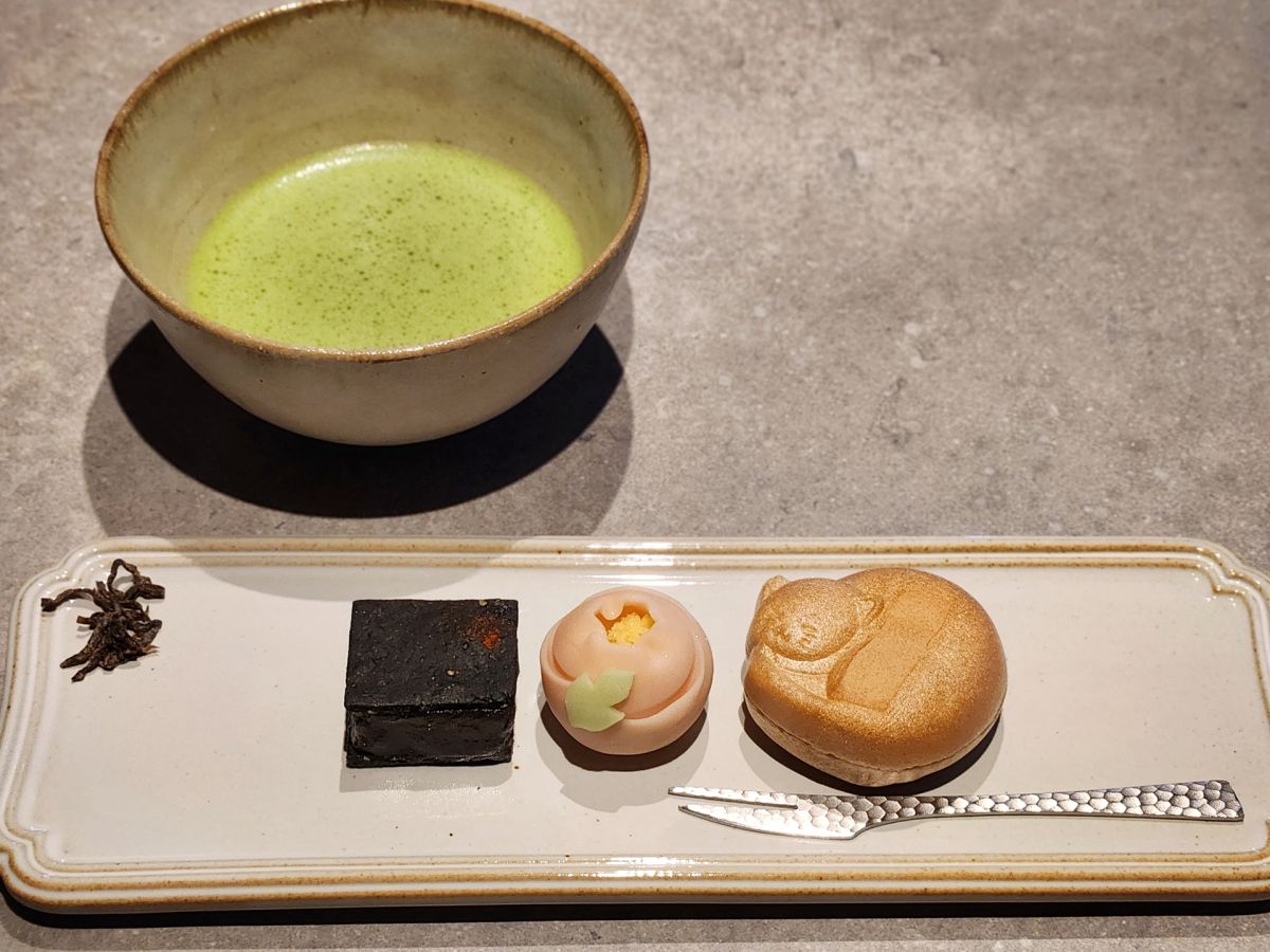 和菓子3種セット1300円。宇治抹茶770円。