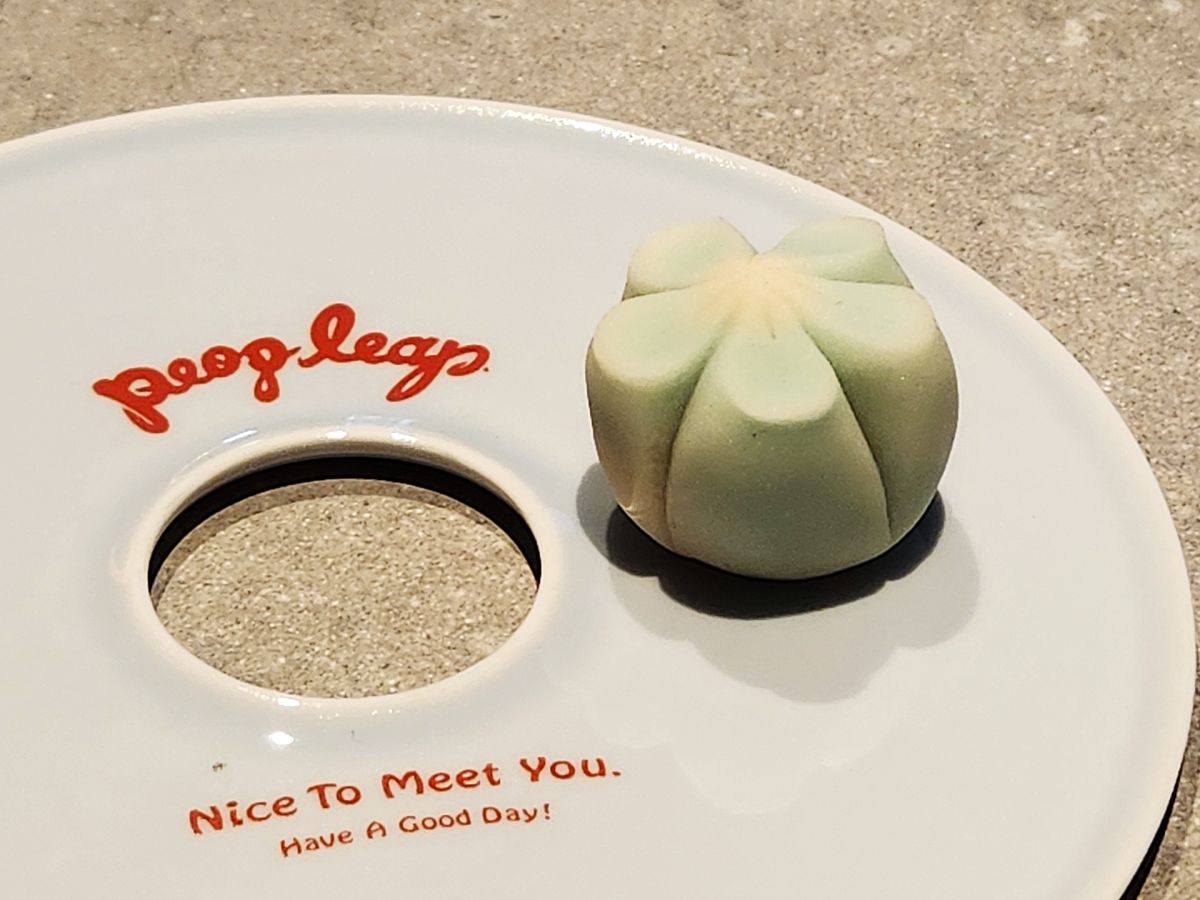 練り切り「ネモフィラ」480円。