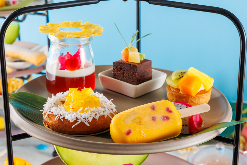 上段／EMONDELのアイスキャンディー ＃大阪もんレモン、フレッシュ♪トロピカルタルト ＃oahu、南国薫るローズヒップハイビスカスジュレ #フラダンス、ハワイの伝統スイーツ“バター餅” ＃ココナッツ、ココレカテリーヌ ＃マカダミアナッツ