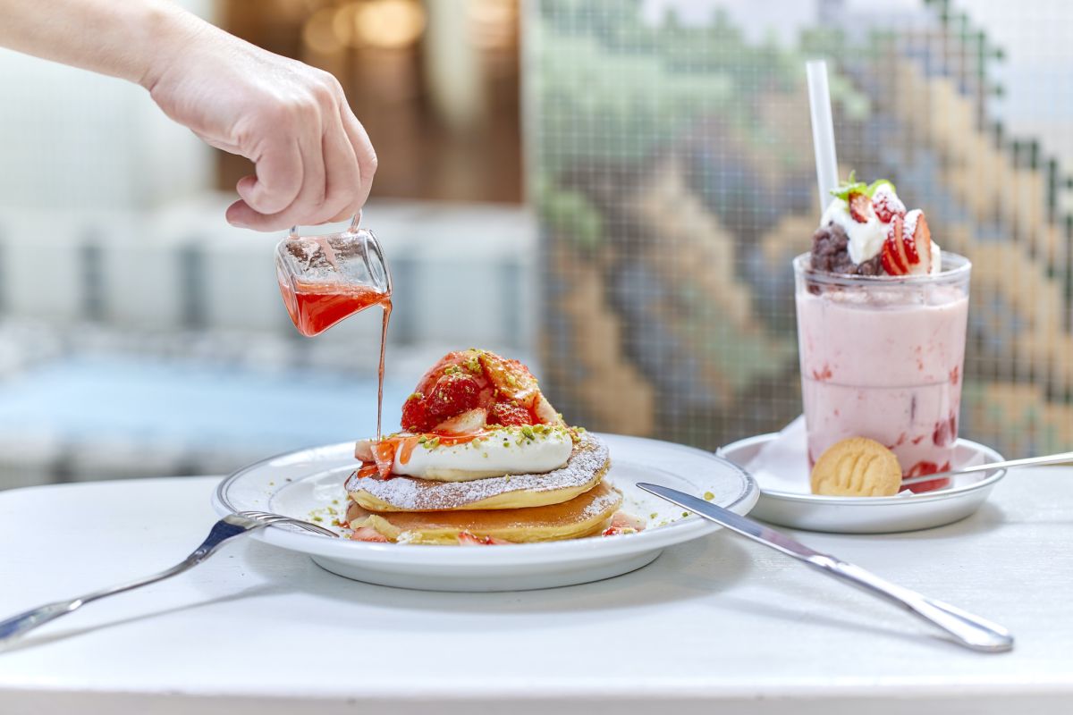 季節限定 いちごのパンケーキ1450円　　いちご・あん・ラテ790円