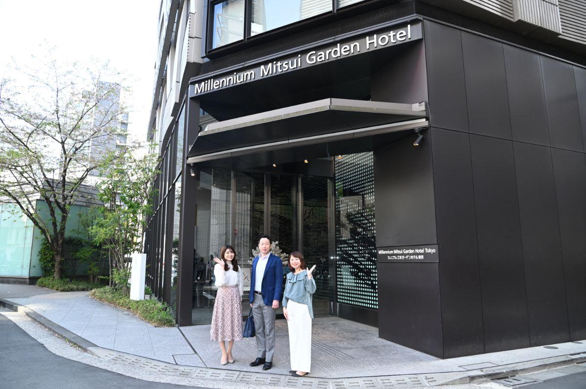 写真右からJTBパブリッシングの川野裕佳（広告営業）、セゾン投信の園部鷹博社長、JTBパブリッシングの小野穂乃佳（るるぶ＆more.編集部）