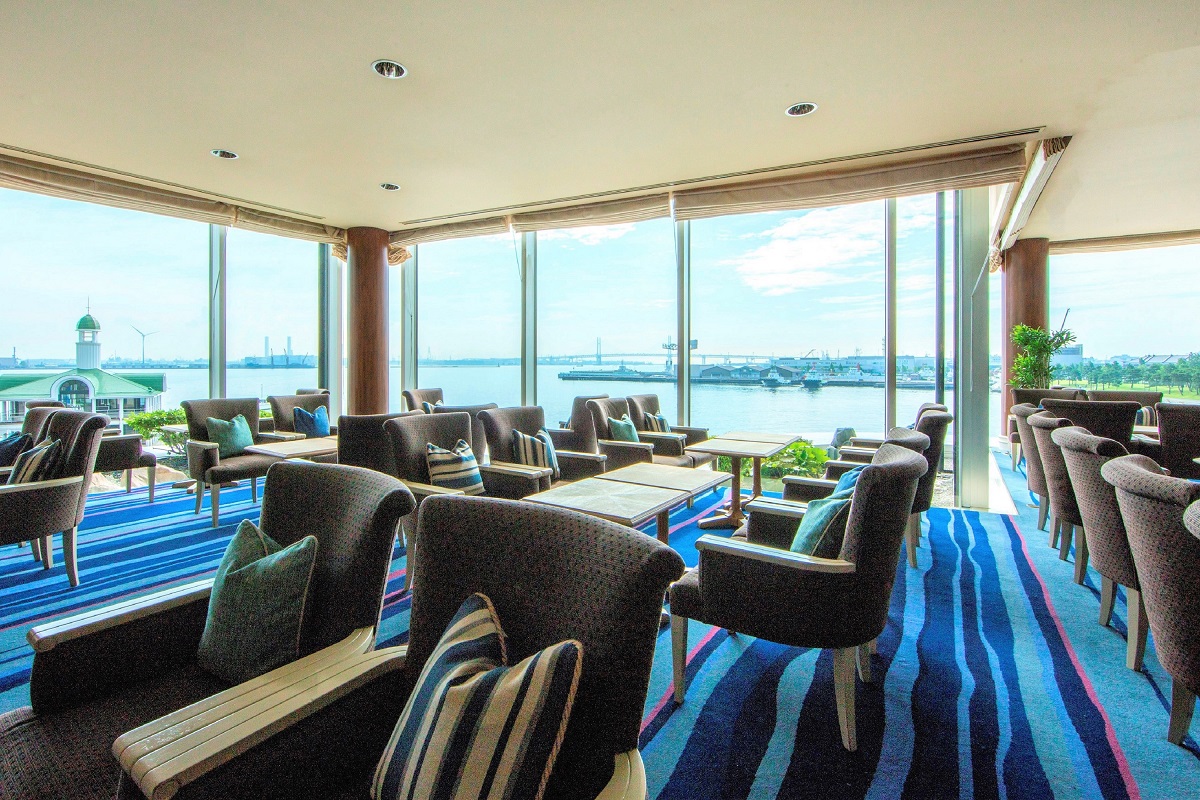 ラウンジ＆バー「マリンブルー」