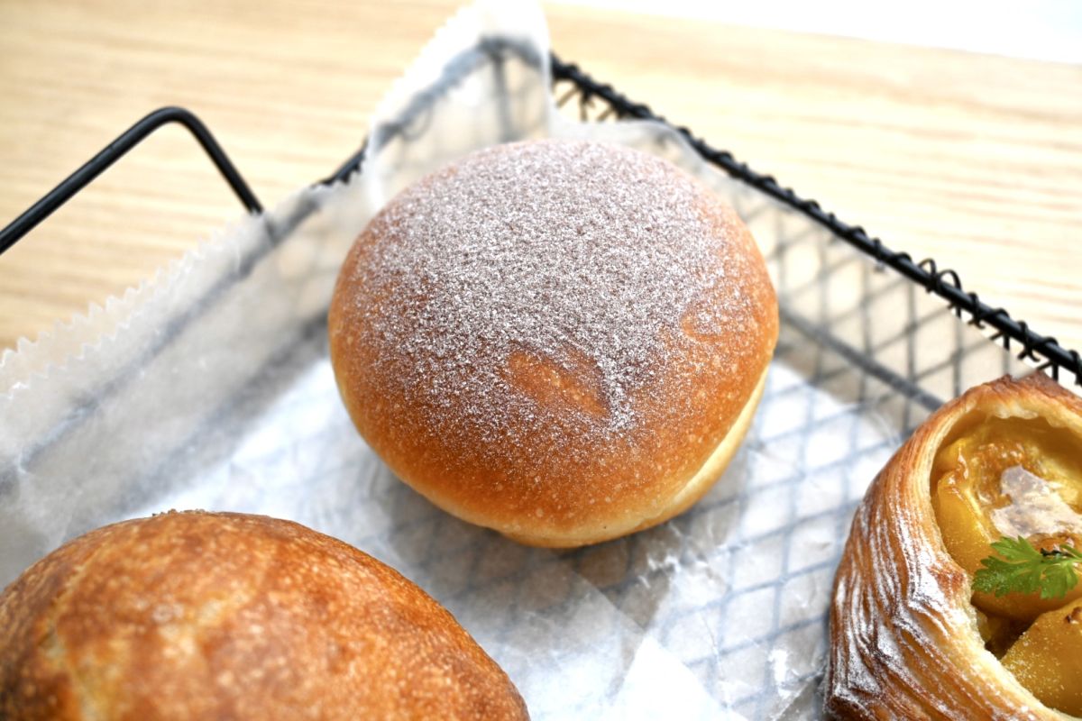 「コーヒークリームパン」245円（テイクアウト）/249円（イートイン）