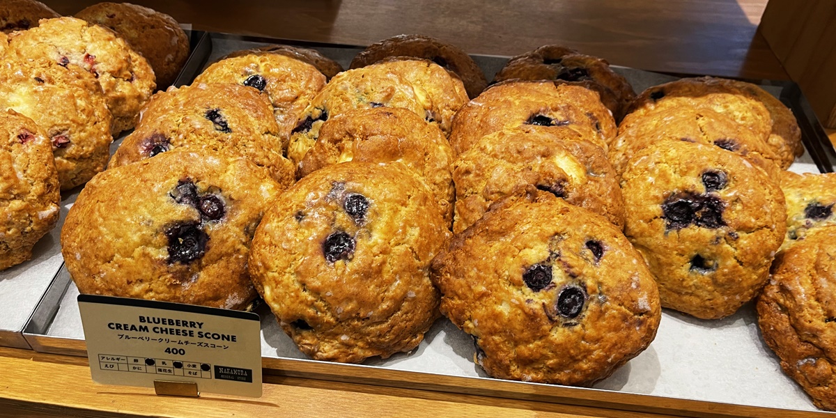「ブルーベリークリームチーズスコーン」400円
