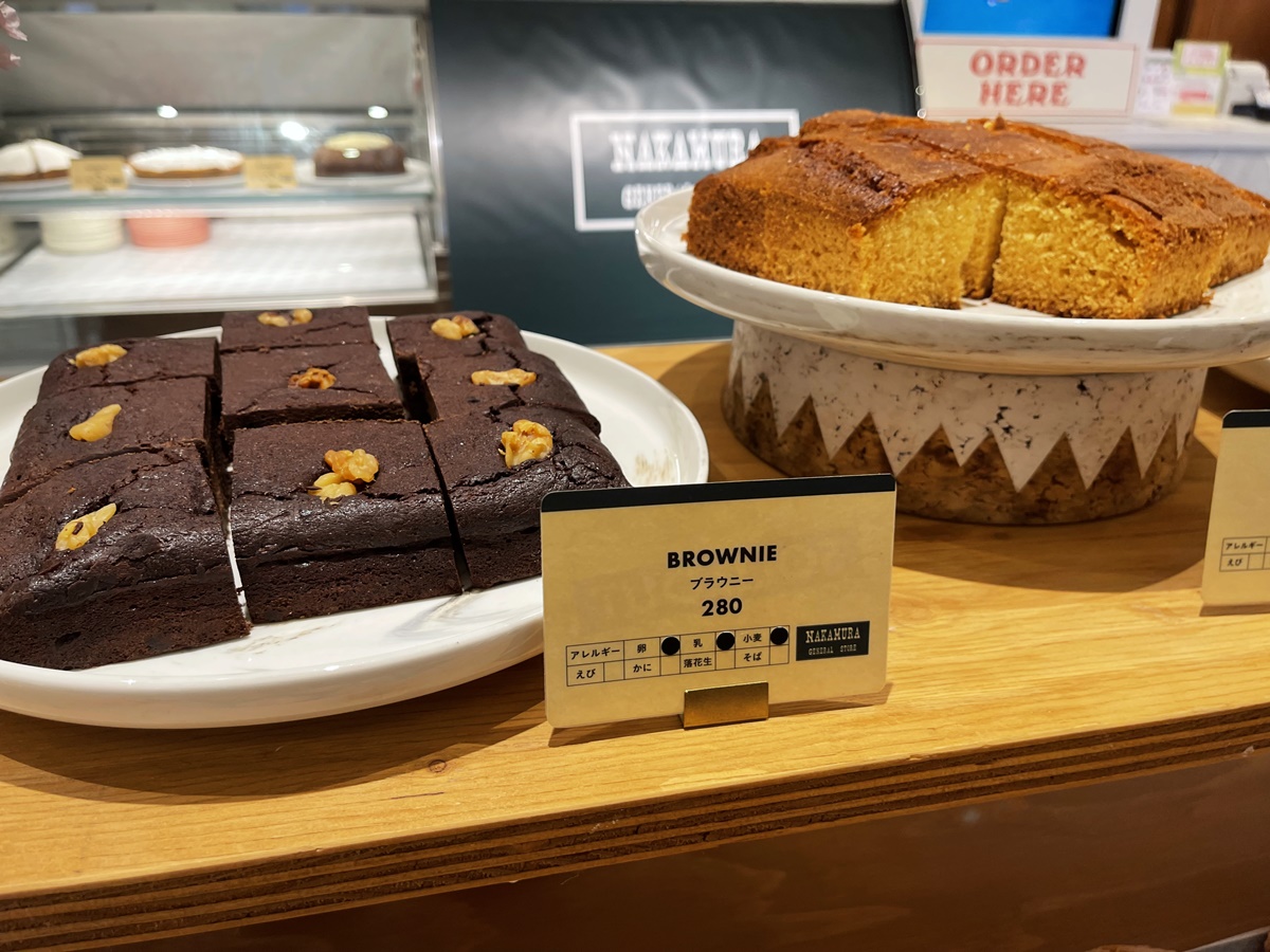 写真左から「ココナッツクッキー」「ブラウニー」「コーンブレッド」各280円