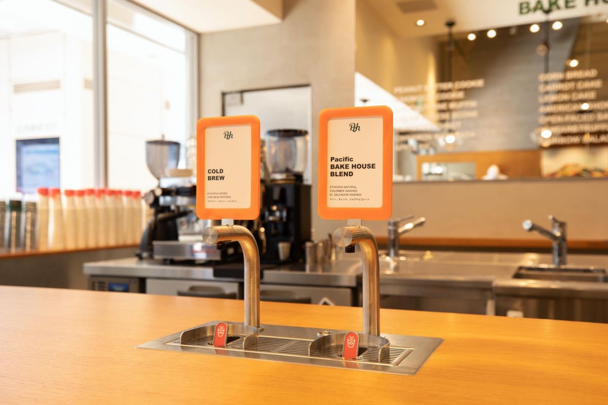 「コールドブリュー」550円と「ホットコーヒー」550円のコーヒータップ