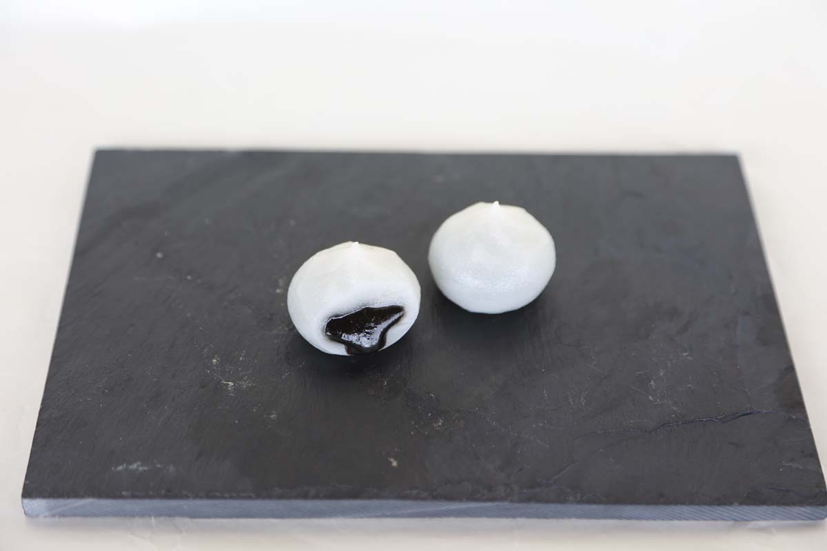 「ごま摺り団子」8個入702円