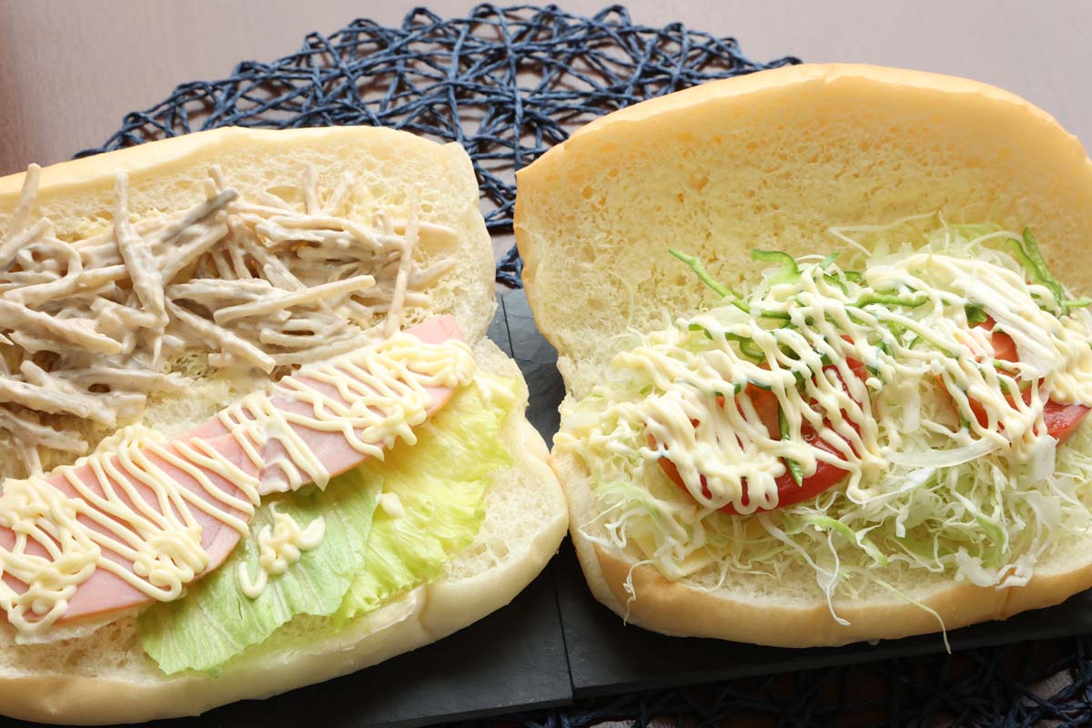 左：「ハム＋ごぼうサラダ」398円、右：「オリジナル野菜サンド」400円