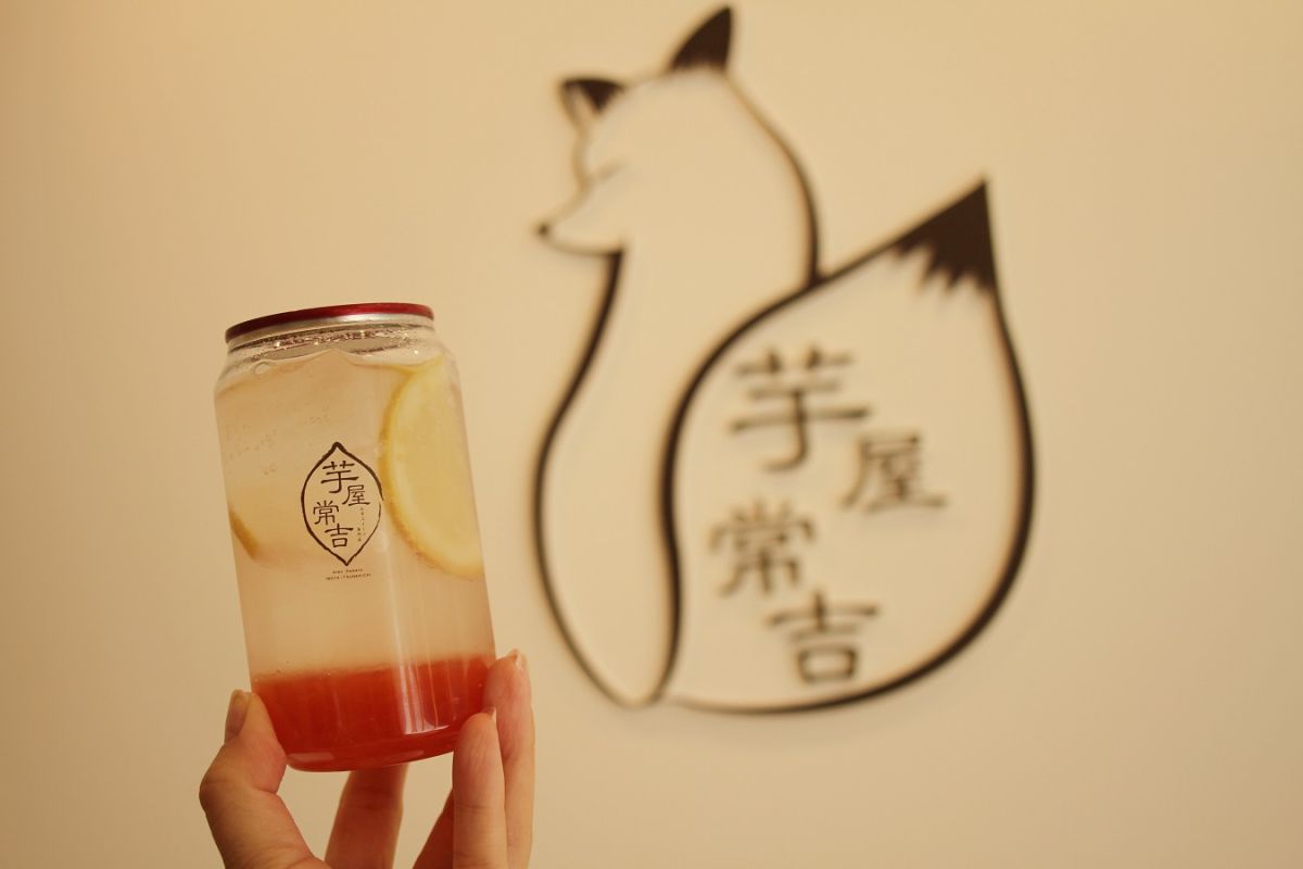 ロゴマークを背景に撮影するのもGOOD！